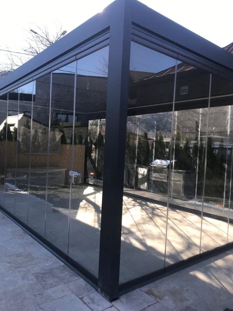 Terasă cu sticlă colț